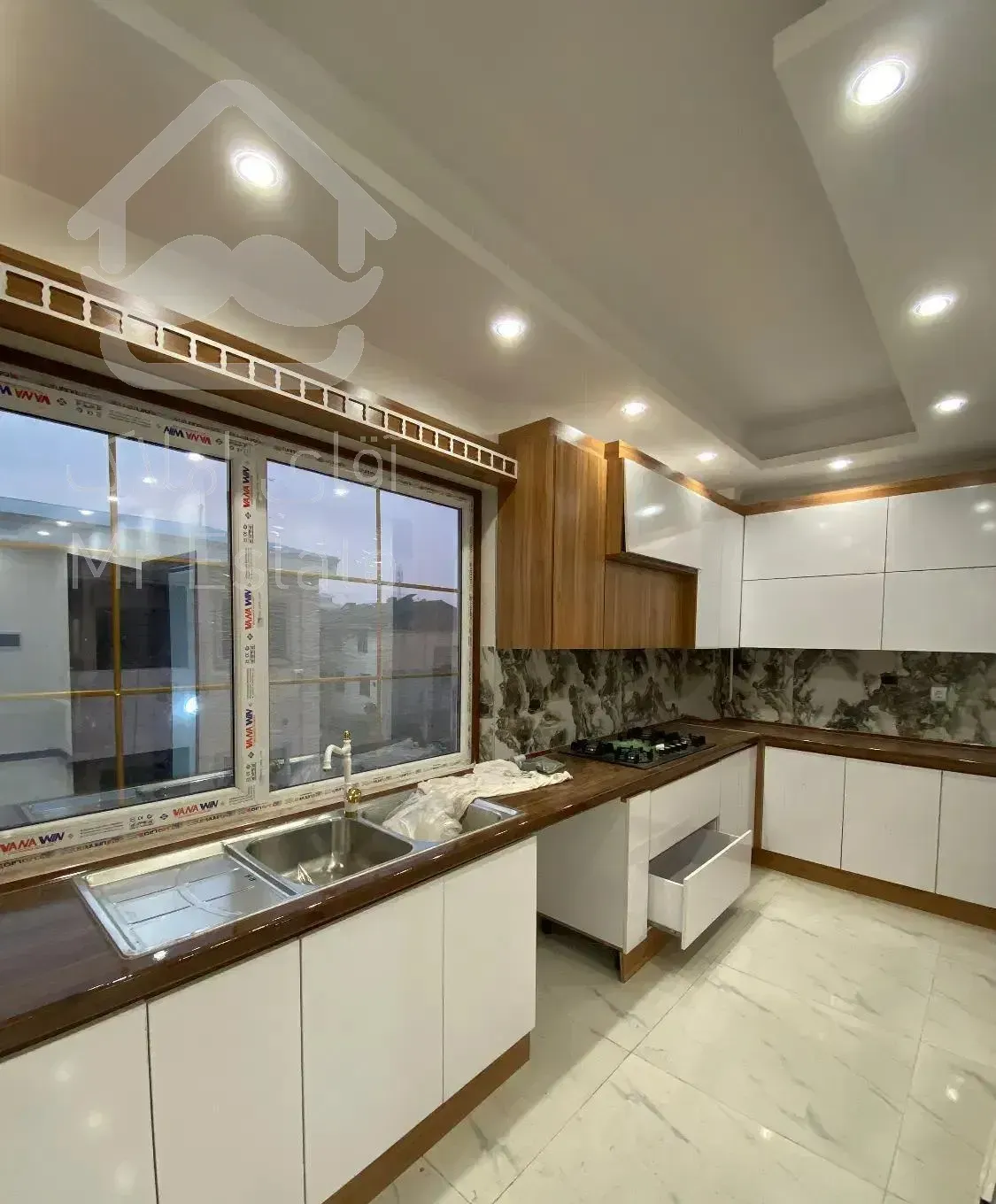 اپارتمان نوساز ۹۴متری طبقه اول و دوم راه جدا