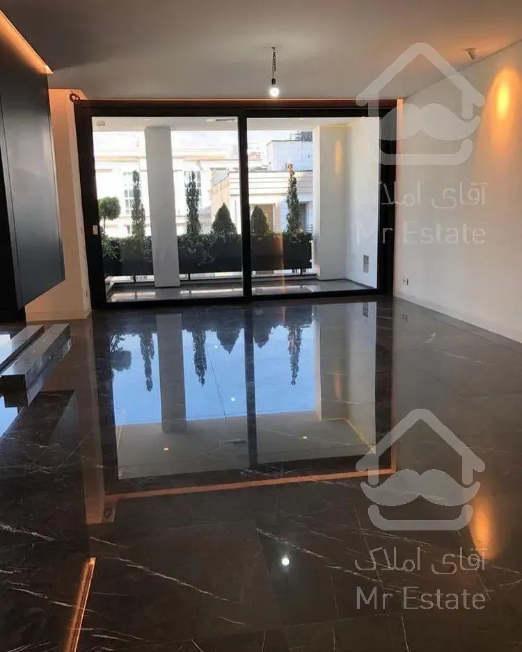 طبقه ششم تراس بزرگ قابل چیدمان