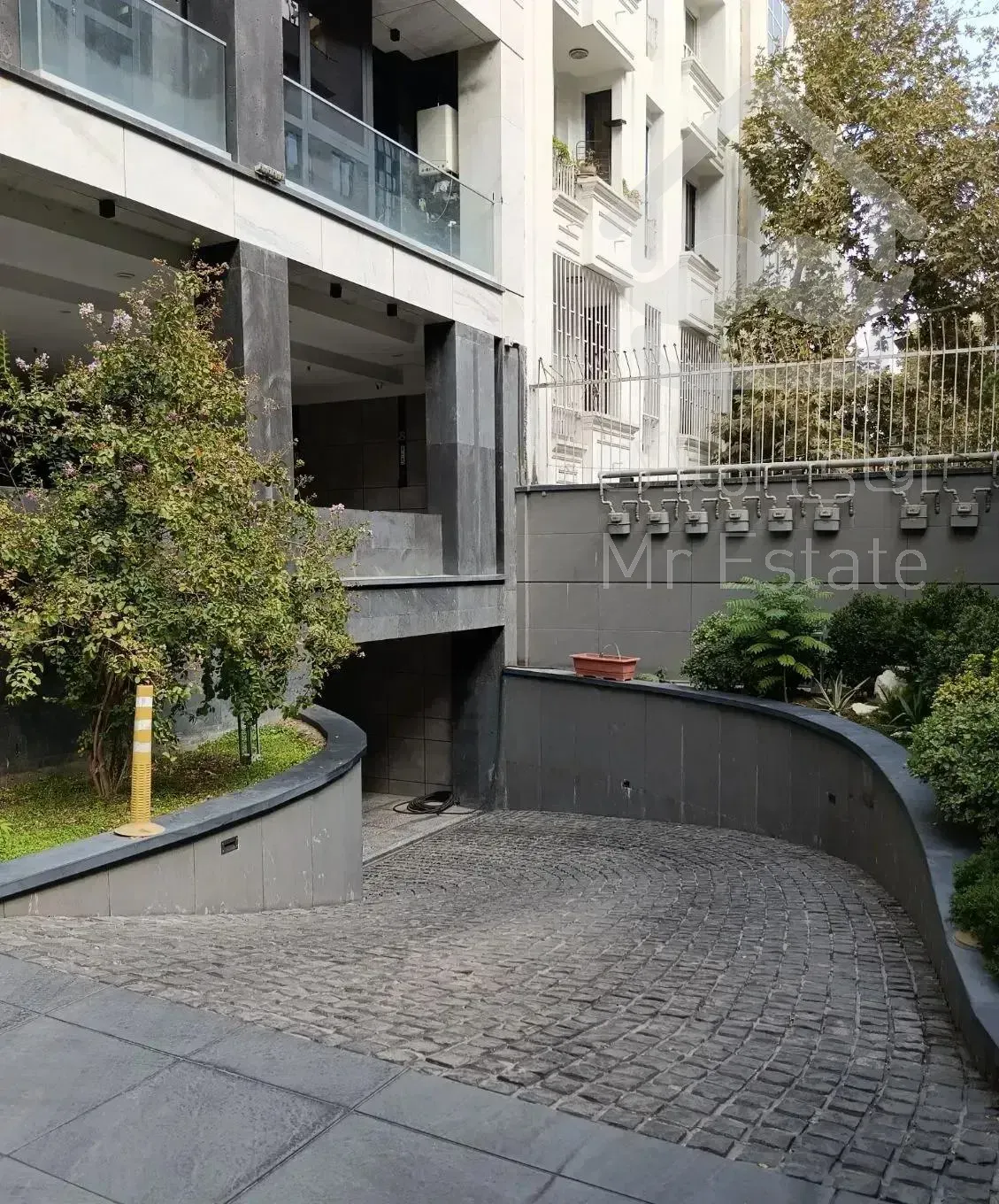 فروش و تهاتر / ۴۴۴ متر مسکونی + ۱۲۶ متر تجاری