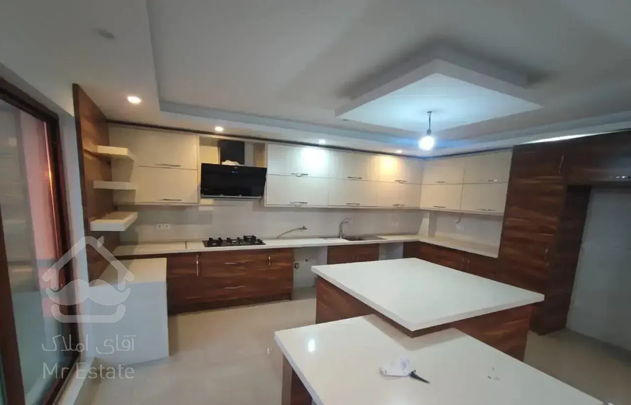 ۱۰۰متری/خوش پلن نورگیرودلباز/تاپ لوکیشن پاسداران