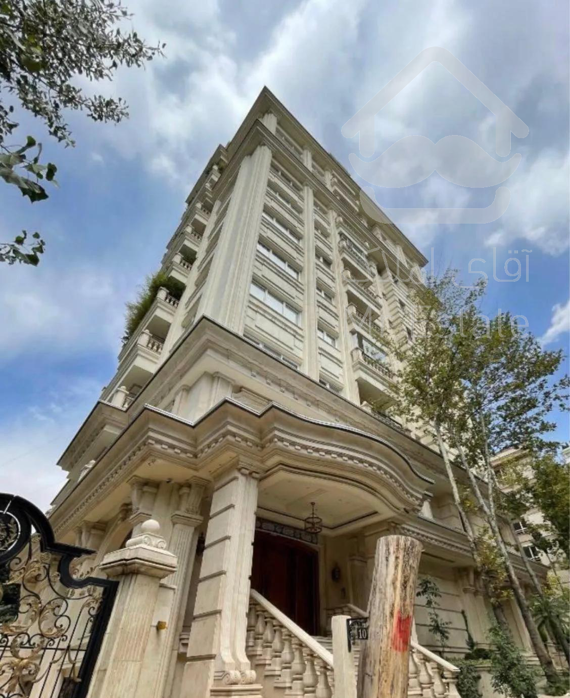 فرمانیه/١٧٠متر*طبقه٧*در بی بدیل  برج باغ منطقه