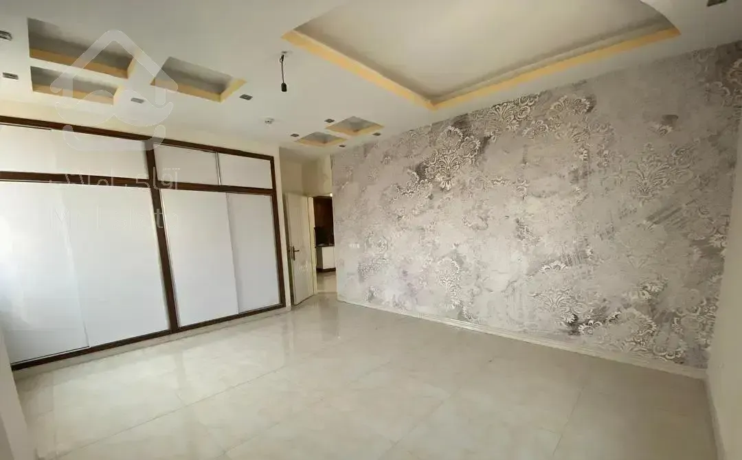 107 متر  کمالی شرقی     سرتاسر پنجره      ویودار