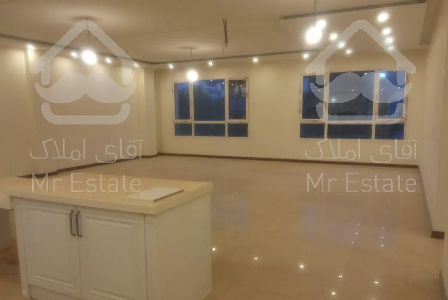 میدان ونک توانیر شمالی 190متر نوساز طبقه اول