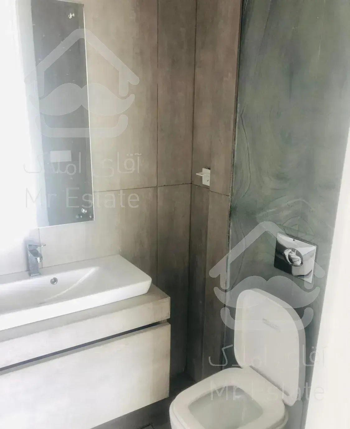 شیخ بهایی جنوبی ۱۳۰ متر ۳خواب