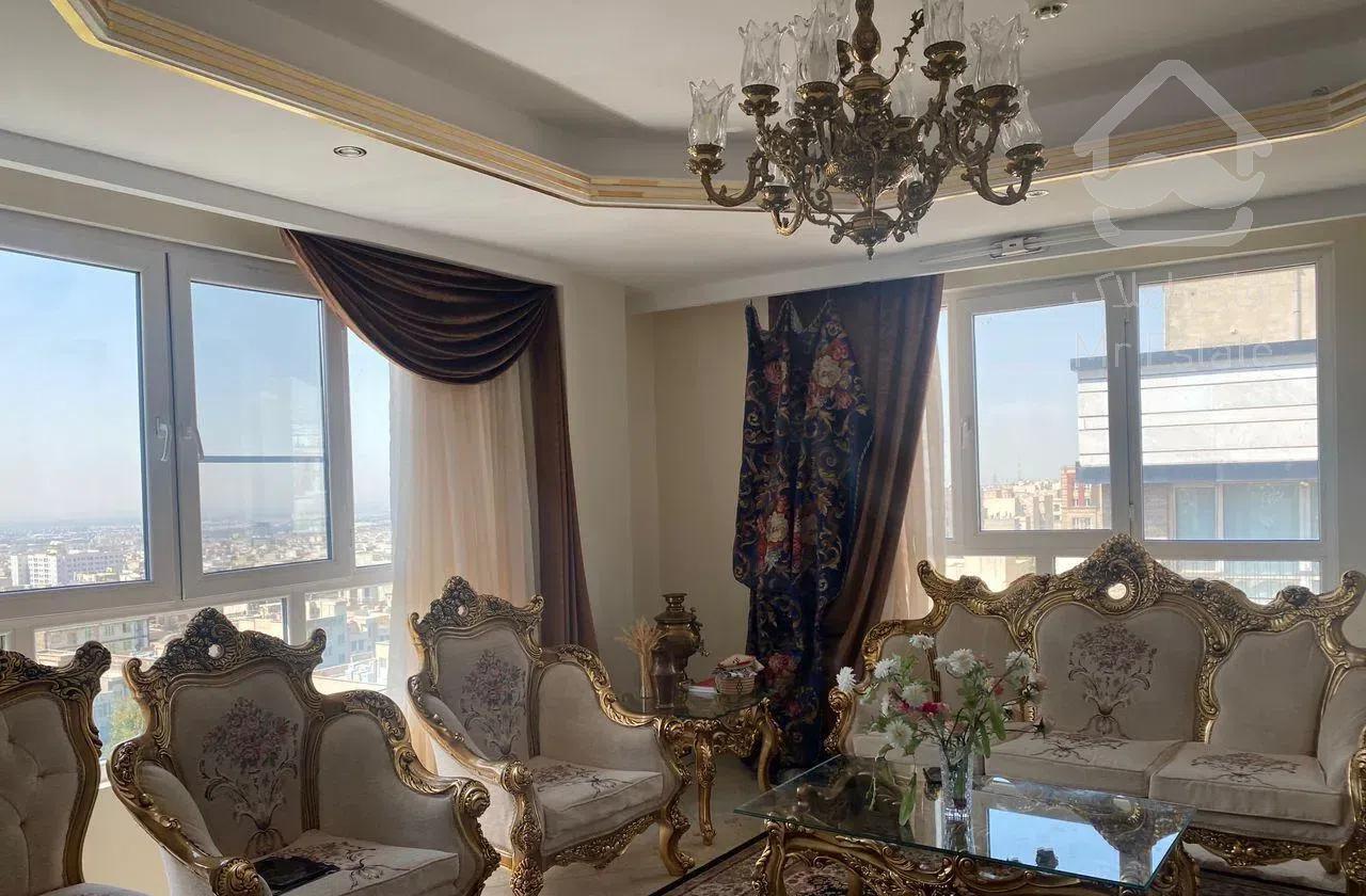 ۹۶ متر ، طوقانی ، فول امکانات ، سالن پرده خور