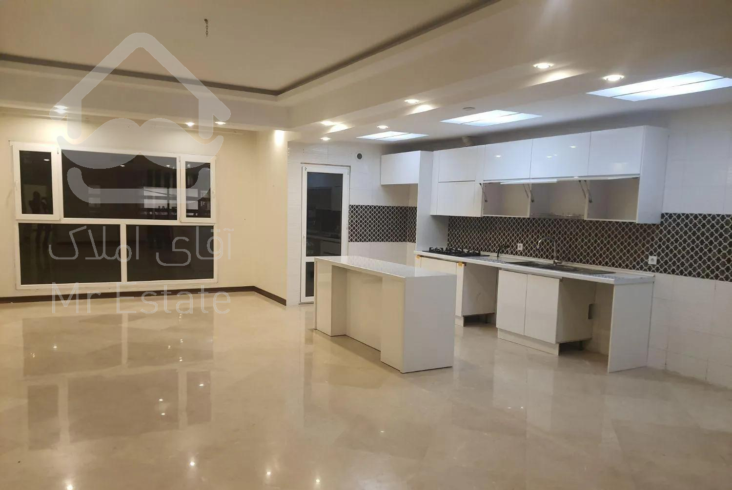 عباس آباد سورنا ۱۰۰متر تکواحدی با پارکینگ و انباری