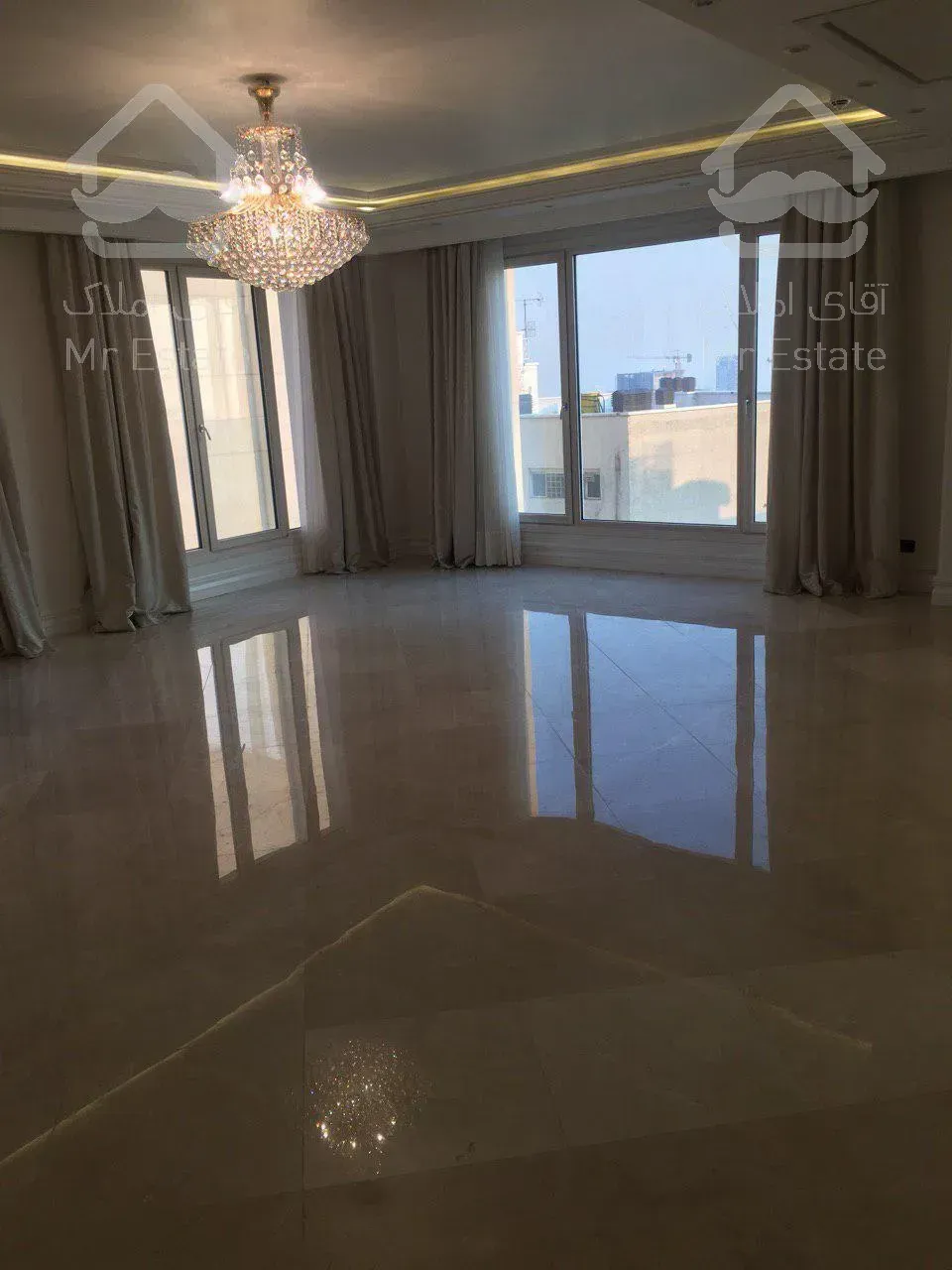 خرید و فروش آپارتمان مسکونی 233 متری فرمانیه شرقی