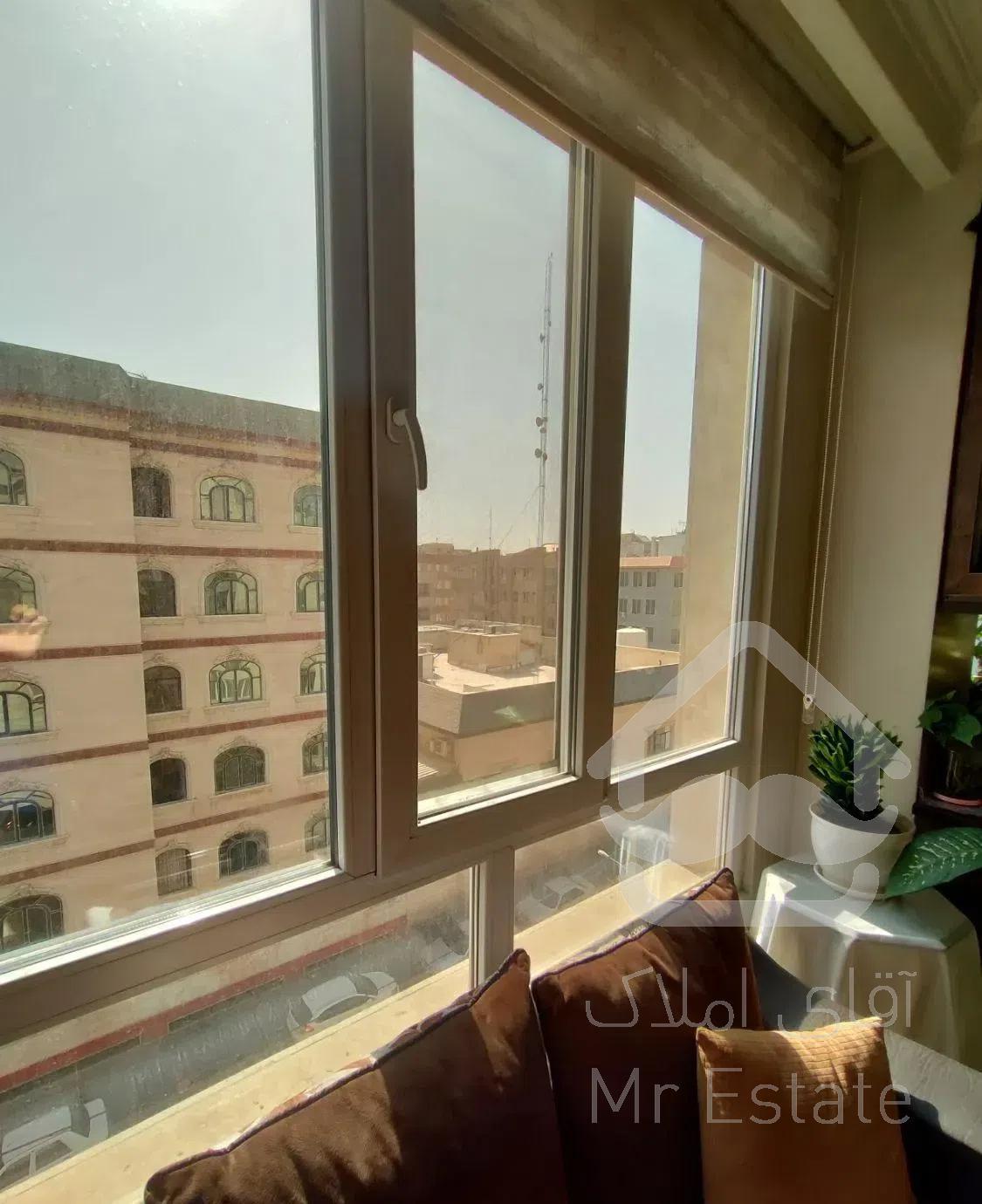 کوی بیمه/87متر/جنوبی رو به آفتاب/طبقه 4 از 5