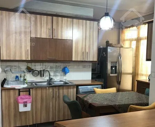 ۹۵متر/صادقیه بلوار گلاب /با حیاط خلوت اختصاصی