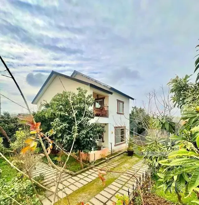 ویلا باغ ۳۳۰ متری سرسبز و دنج ( سند تک برگ)