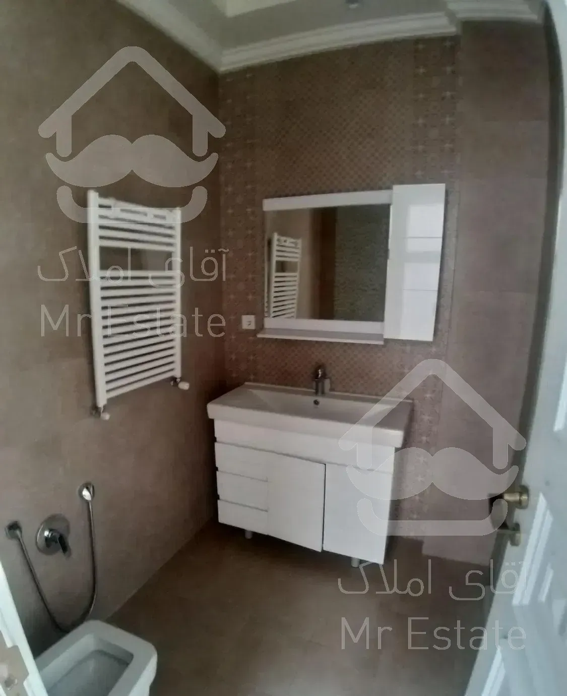 ۱۳۰متر شیک لوکیشن