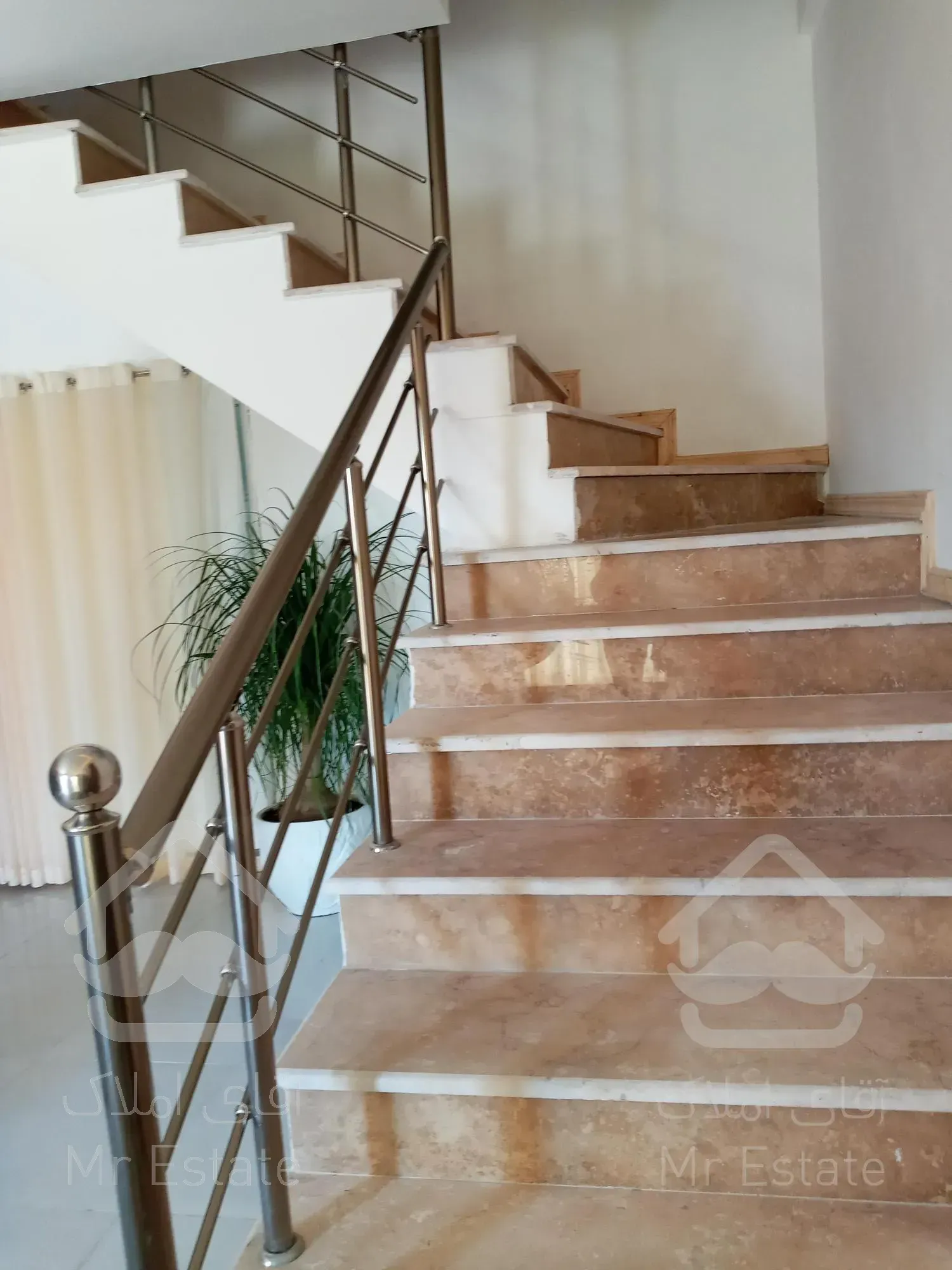 ویلا استخردار ومبله،دوبلکس،روبروی خانه دریا شهر سرخرود