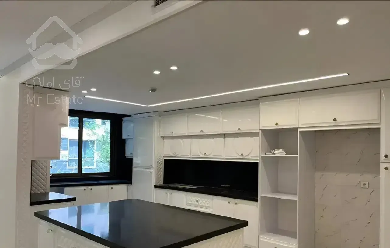 160متر 2ساله / 2 پارکینگ / روبرو پارک / بلوار دریا