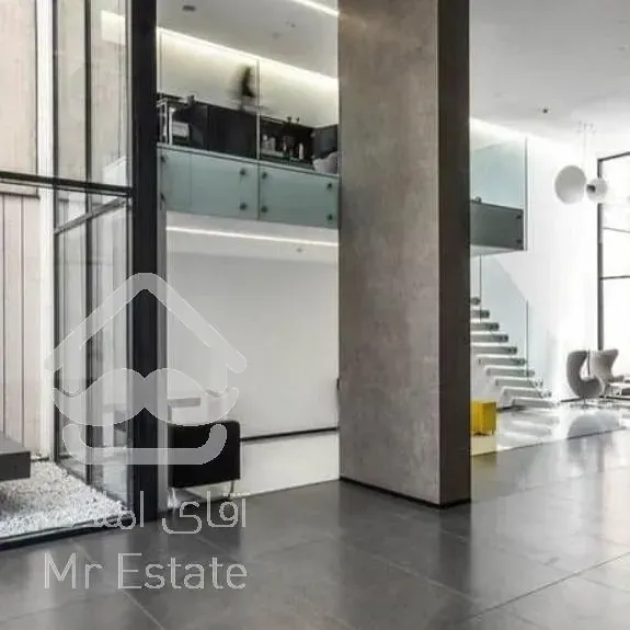 ۱۱۰متر، بر فراز آسمان، الماس پاسدارن