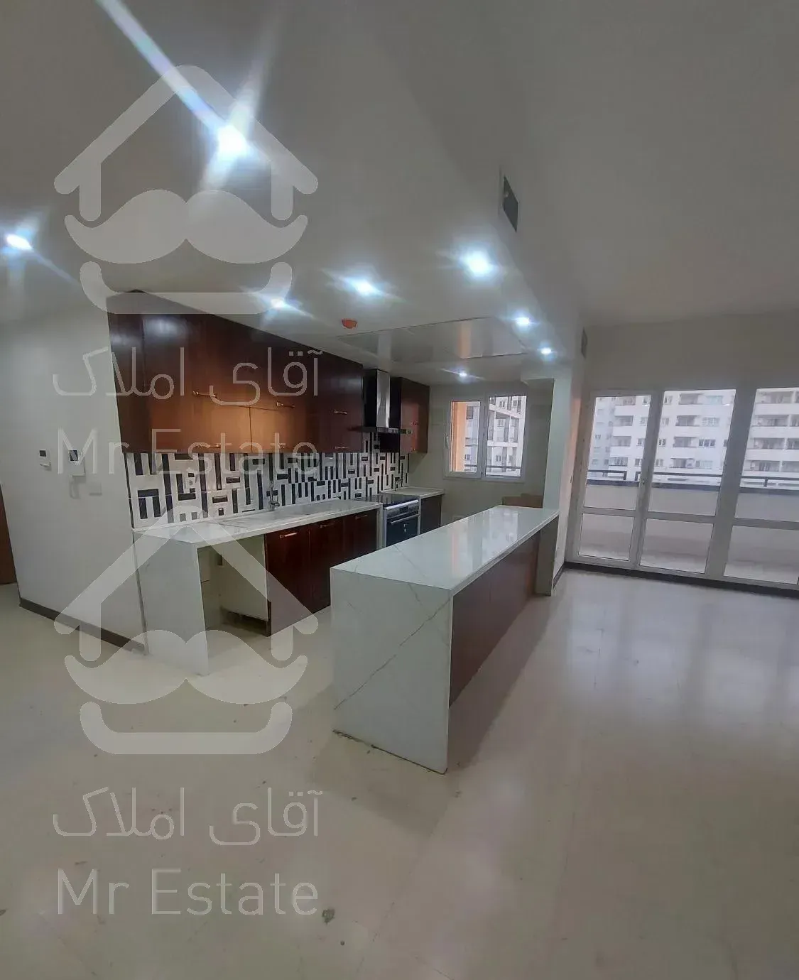 برج  ۱۳۱ متر / سه خواب / کلید نخورده / دریاچه