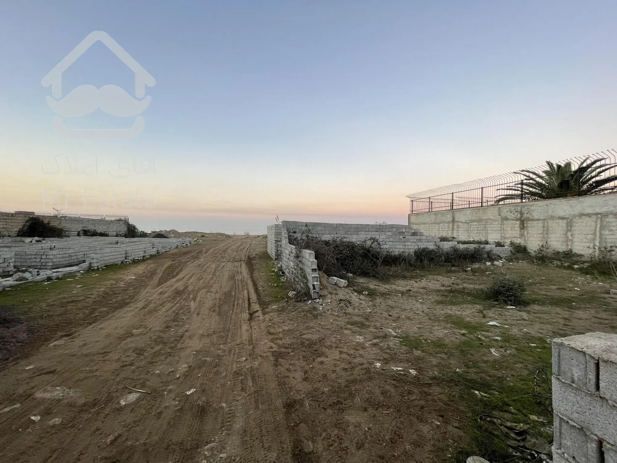 زمین ۱۲۵متری درفاصله ۵۰ متری از دریاهمانطور ک مشخصه در موقعیت مکانی عالی قرار داره بهترین مکان برای ویلا سازی ساری