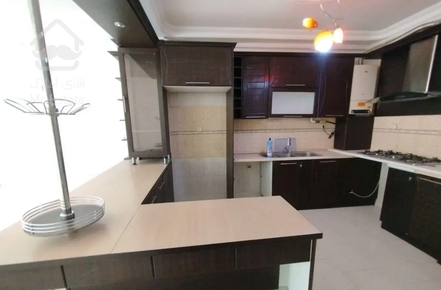 اپارتمان ۱۱۰ متر بهداری خیابان محتشم