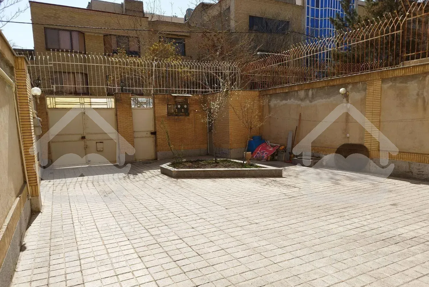 دانشجو.ویلایی 250متری با 450متر زیر بنا در 3طبقه