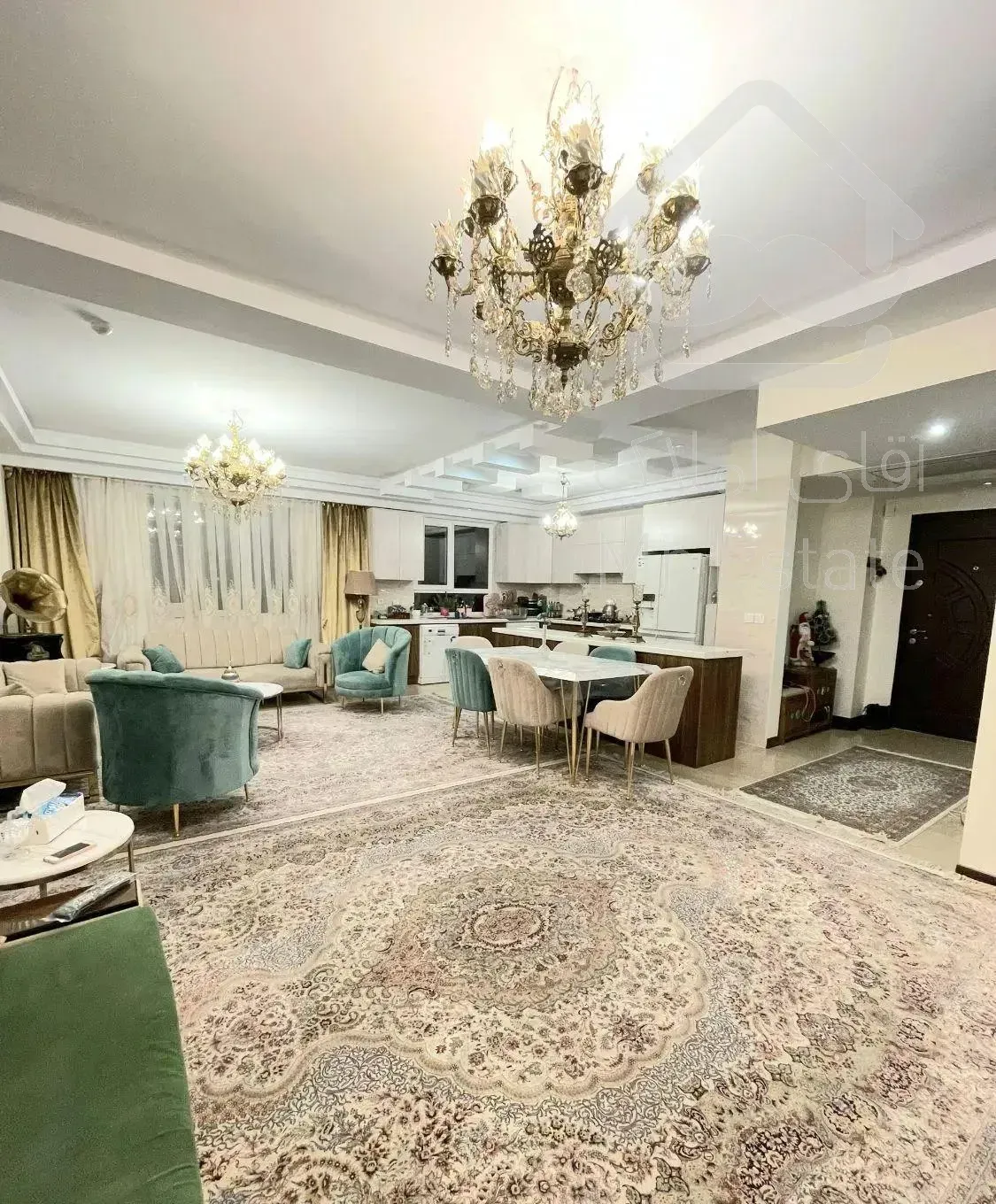 ۱۱۵ متر ۳ خوابه لارستان