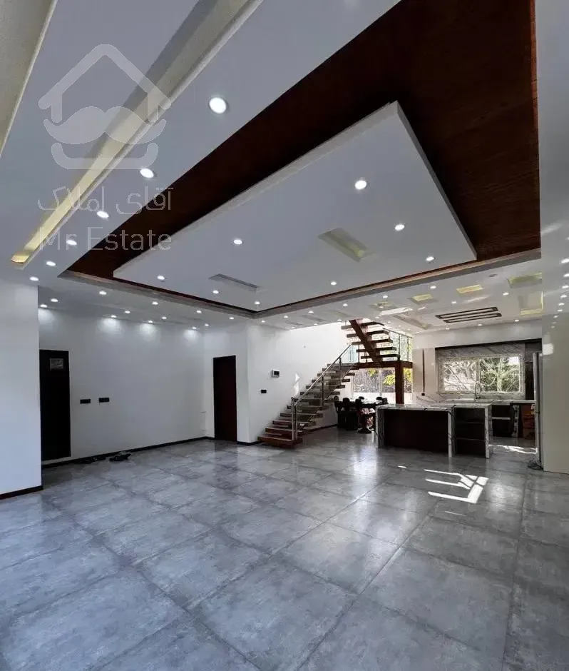 300 متر ویلای شهرکی با مدارک بنجکول