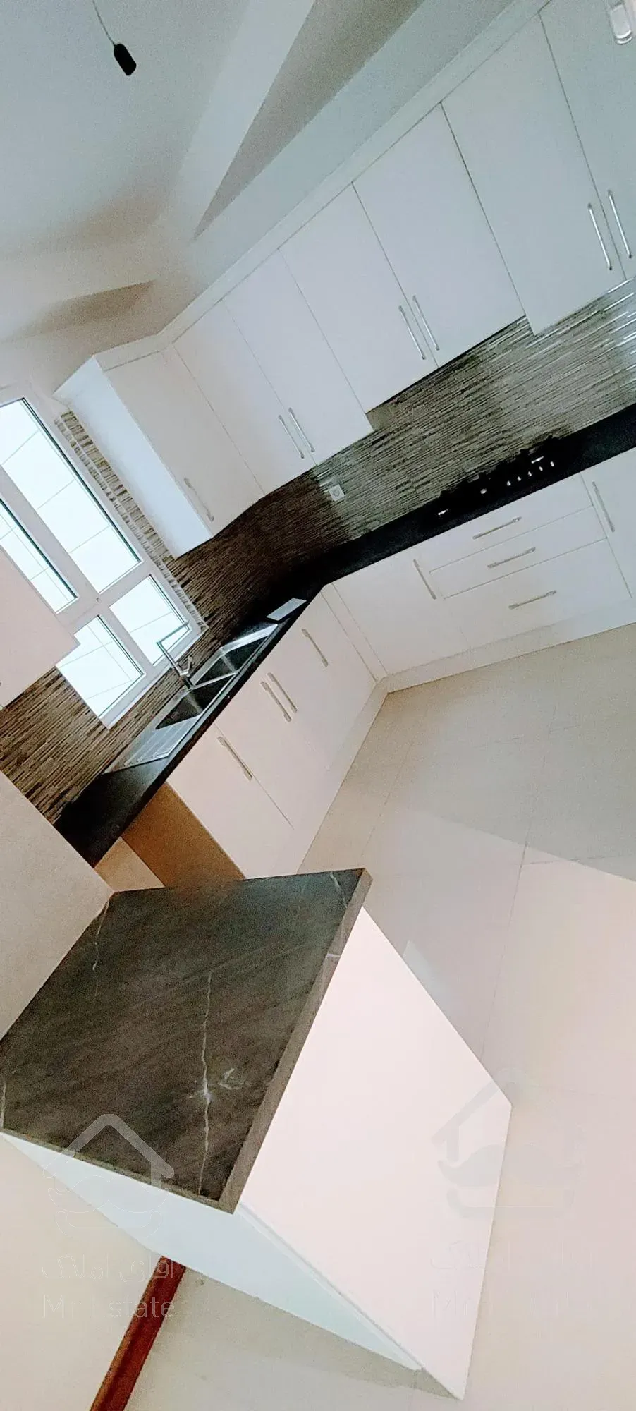 ۹۵ متر ، سالن قدی پرده خور ، کلید نخورده