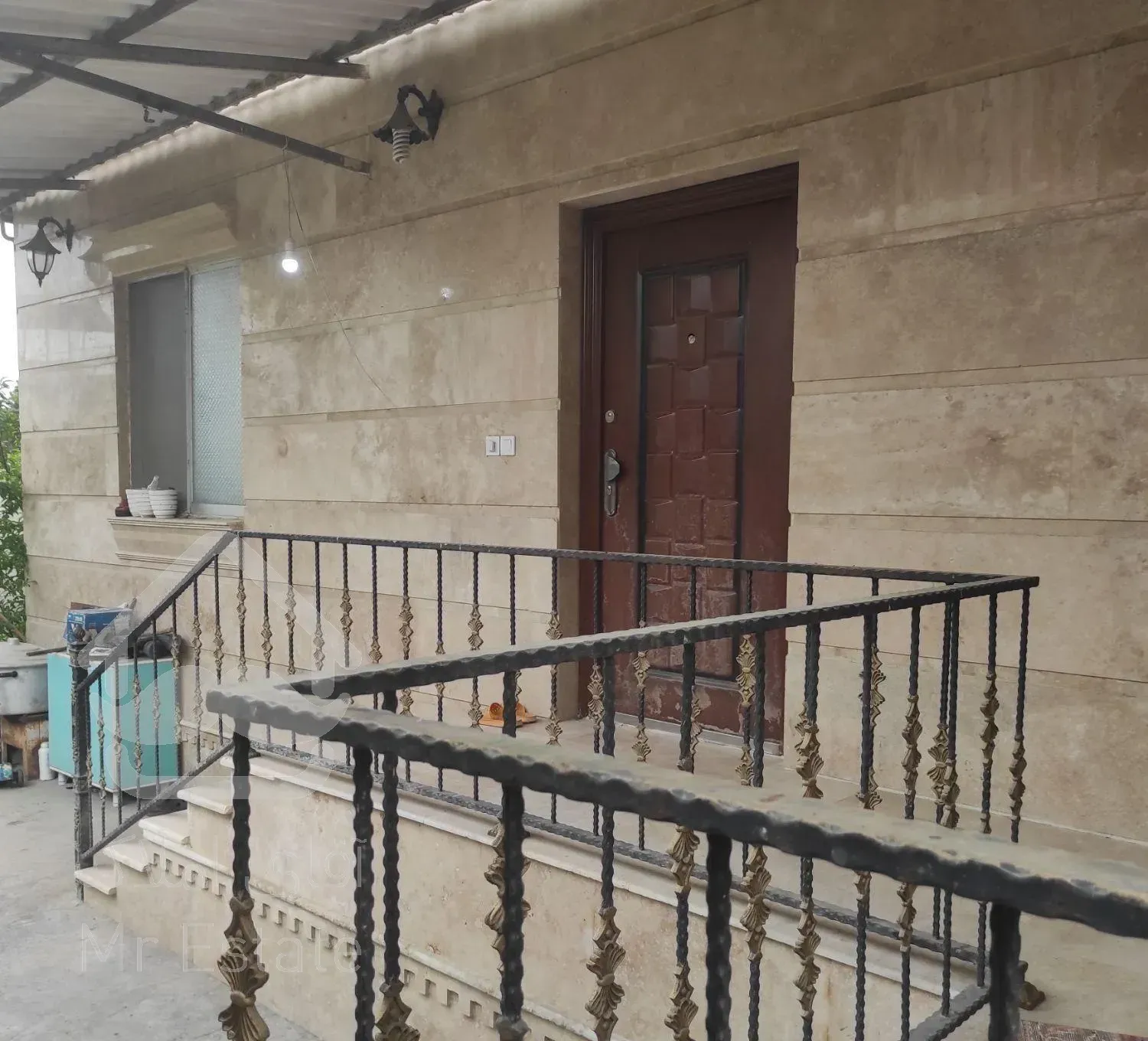 فروش خانه ویلایی ۳۲۰  متری ۱۲۰ متر زیر بنا۲ خوابه