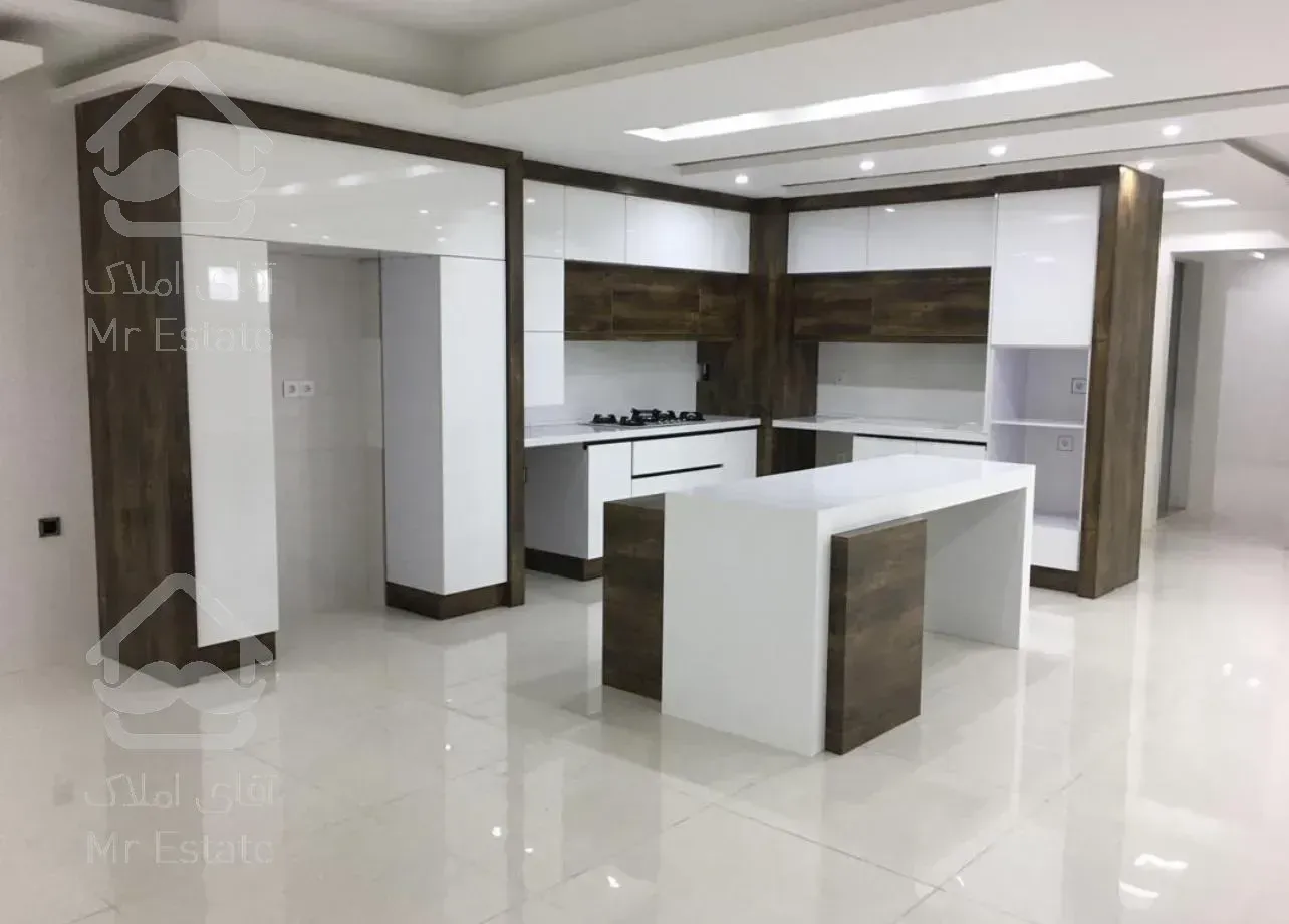 فروش ۳طبقه بنا در ۲۰۳متر زمین / راه آهن / گلستان