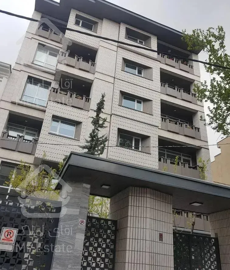 ۱۰۰متر کلیدنخورده/ ۳پارکینگ* تاپ گاندی*