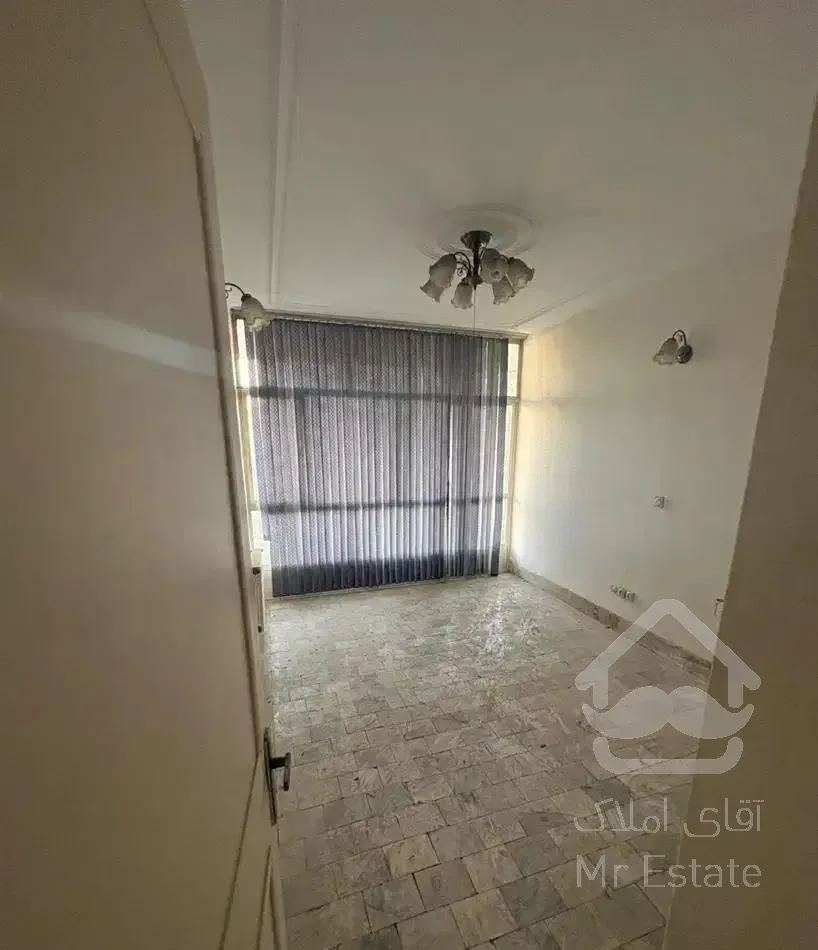 ۱۸۰متر ویلایی ۳طبقه تک واحدی