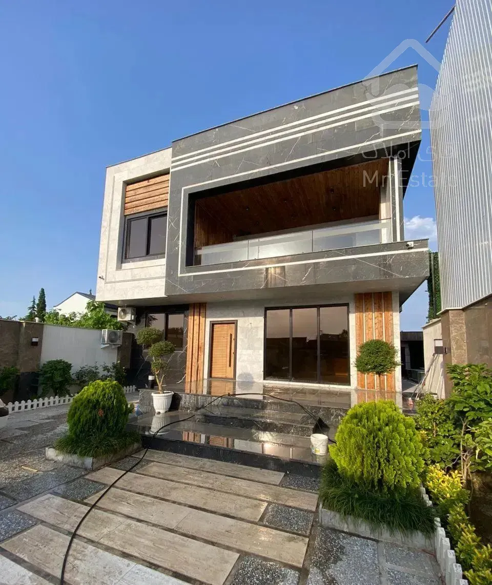 ویلا 300 متری سنددار دارای استخر روباز
