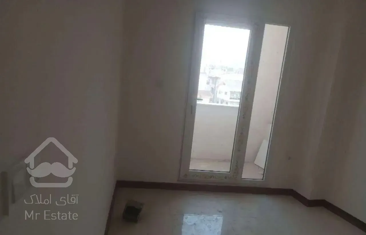 واحد 100متر نوسازکلید نخورده طبقه سوم فول وشیک