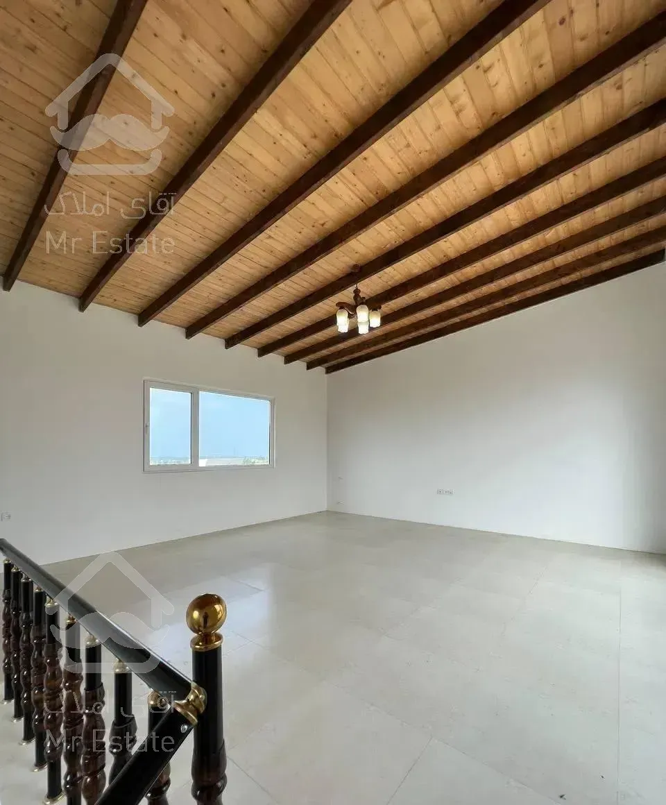 ویلا تریپلکس استخردار/نما مدرن /فاصله تا ساحل کم