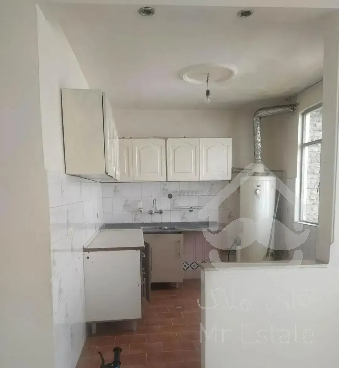 ۸۵ متر - یک خواب - ۲۰ ساله - تک واحدی