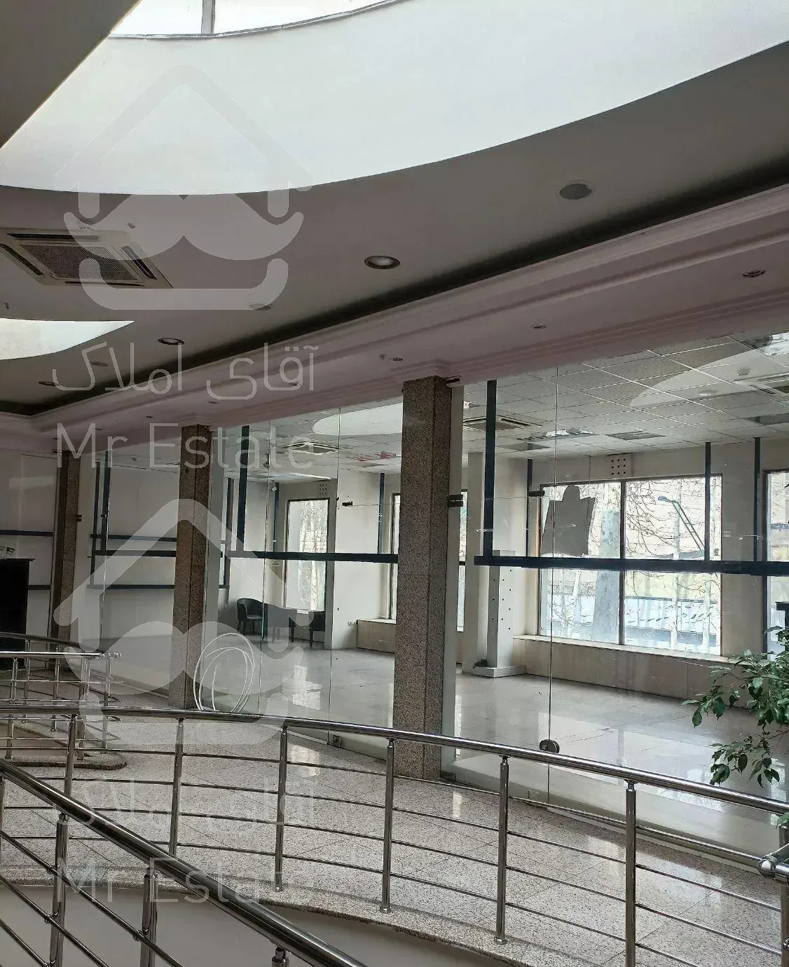 300 متر واحد تجاری ولیعصر نرسیده به تجریش