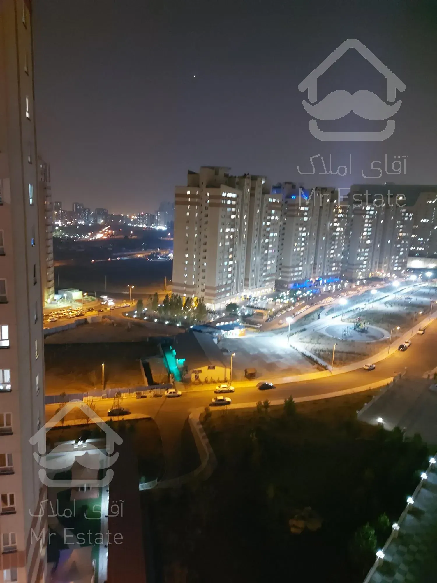 ۱۰۷ متری دریاچه برجهای آسمان