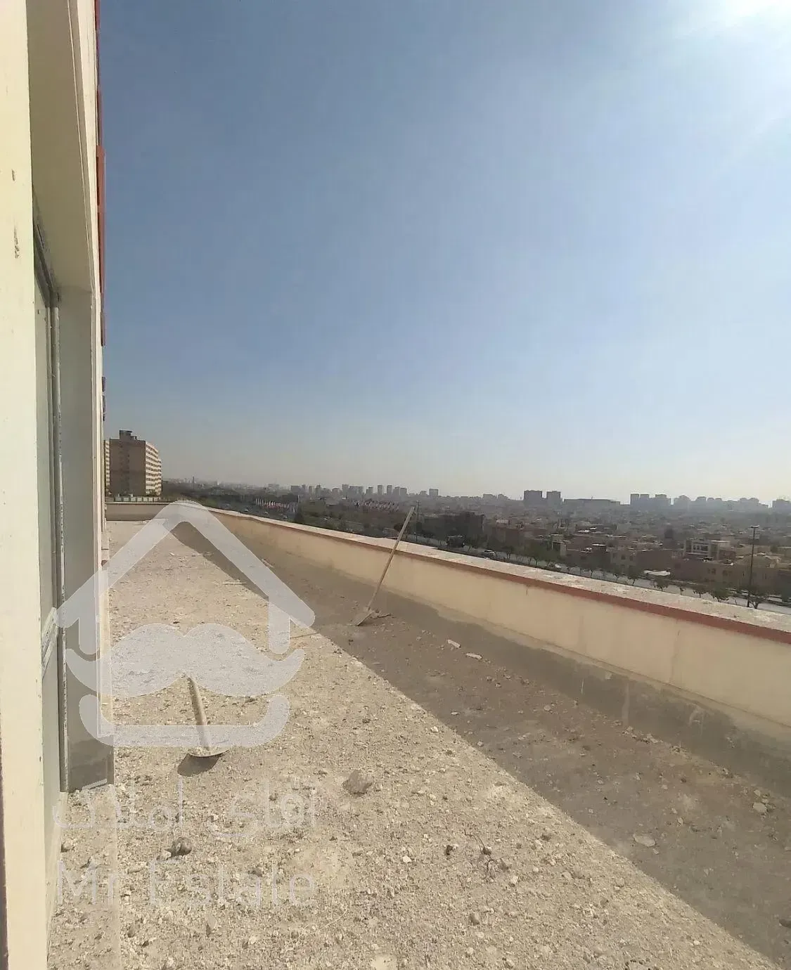 چیتگر ۱۳۵ متر/ سند اداری/در حد کلیدنخورده/ فول