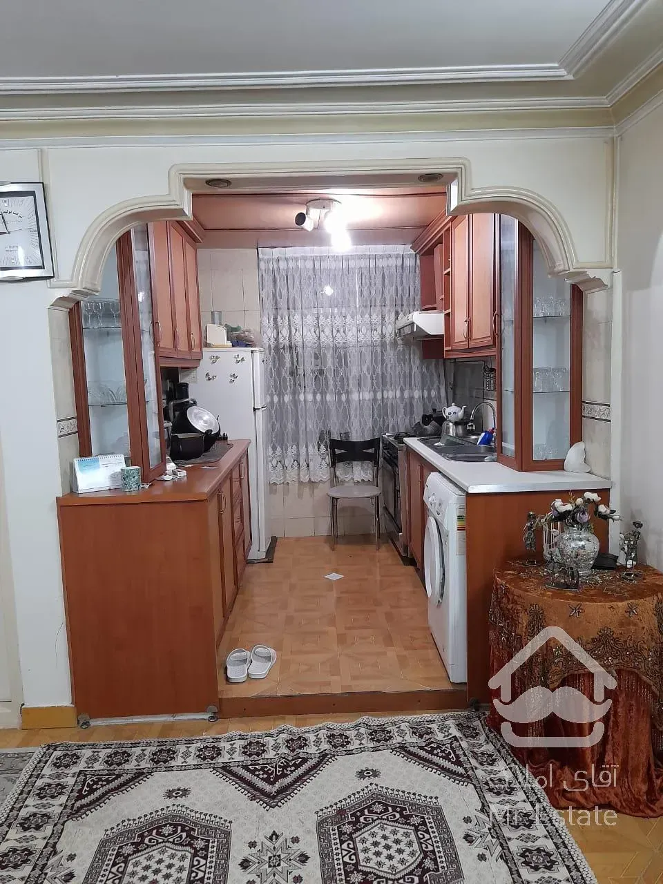 طبقه همکف ساکنین آرام