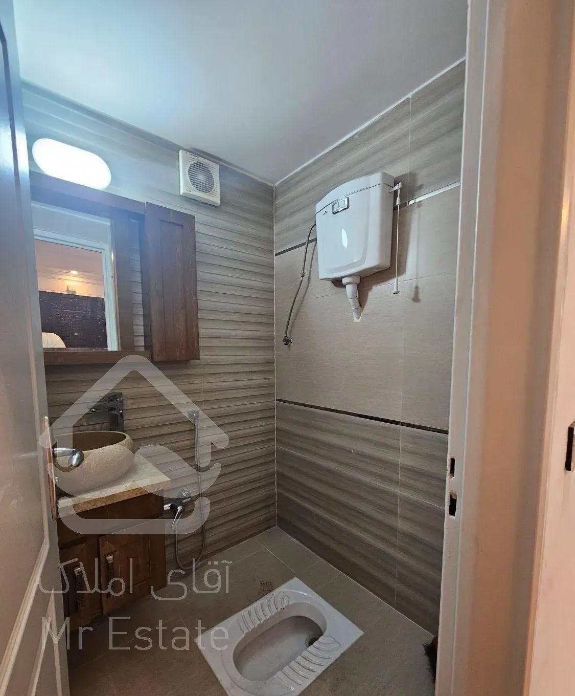 ۸۵متر ۲خواب طبقه ۳ آسانسور پارکینگ انباری بالکن