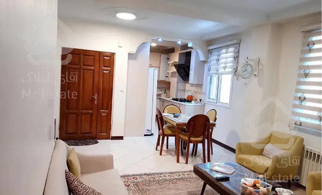 بالاتر از میدان کتاب بعد رستورانها کوچه گلبرگ سوم