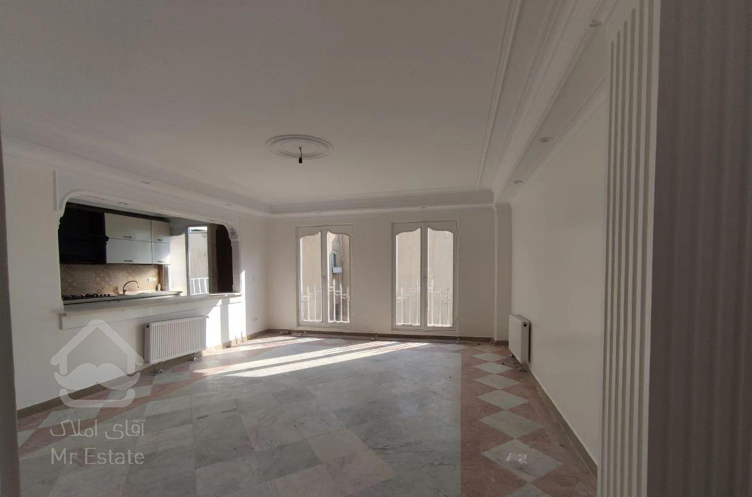 ۹۵ متر، ۴۲ متر قدرالسهم ، سالن سرتاسر پرده خور