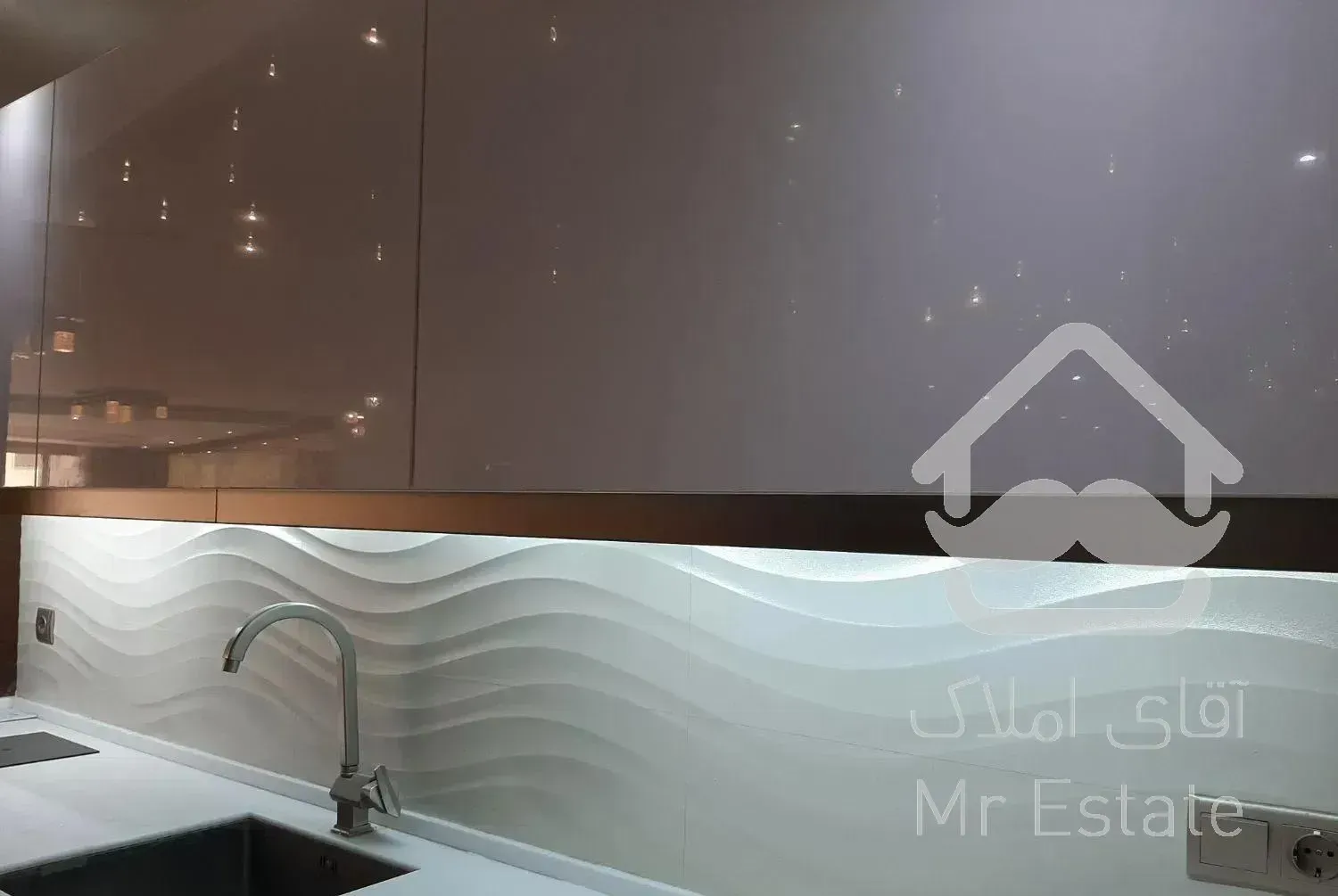 چهارباغ بالا کاویان ۱۶۵ متر آپارتمان شیک روحیه دار