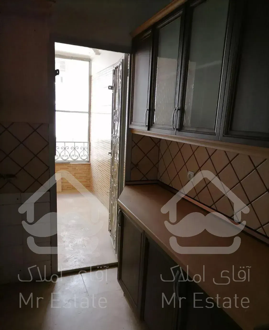 واحد 157 متری*خوش نقش*نورگیر  *