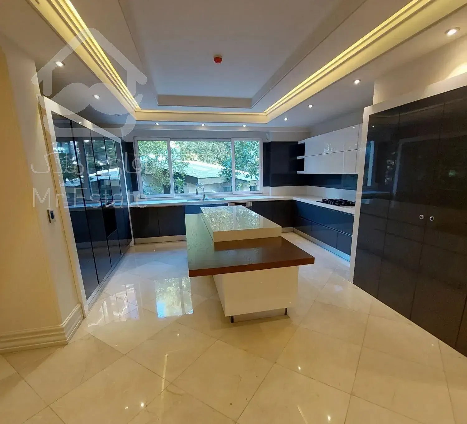 ۱۷۵متر ۳ خواب/تاپ لوکیشن/فول مشاعات آبی/غرق نور