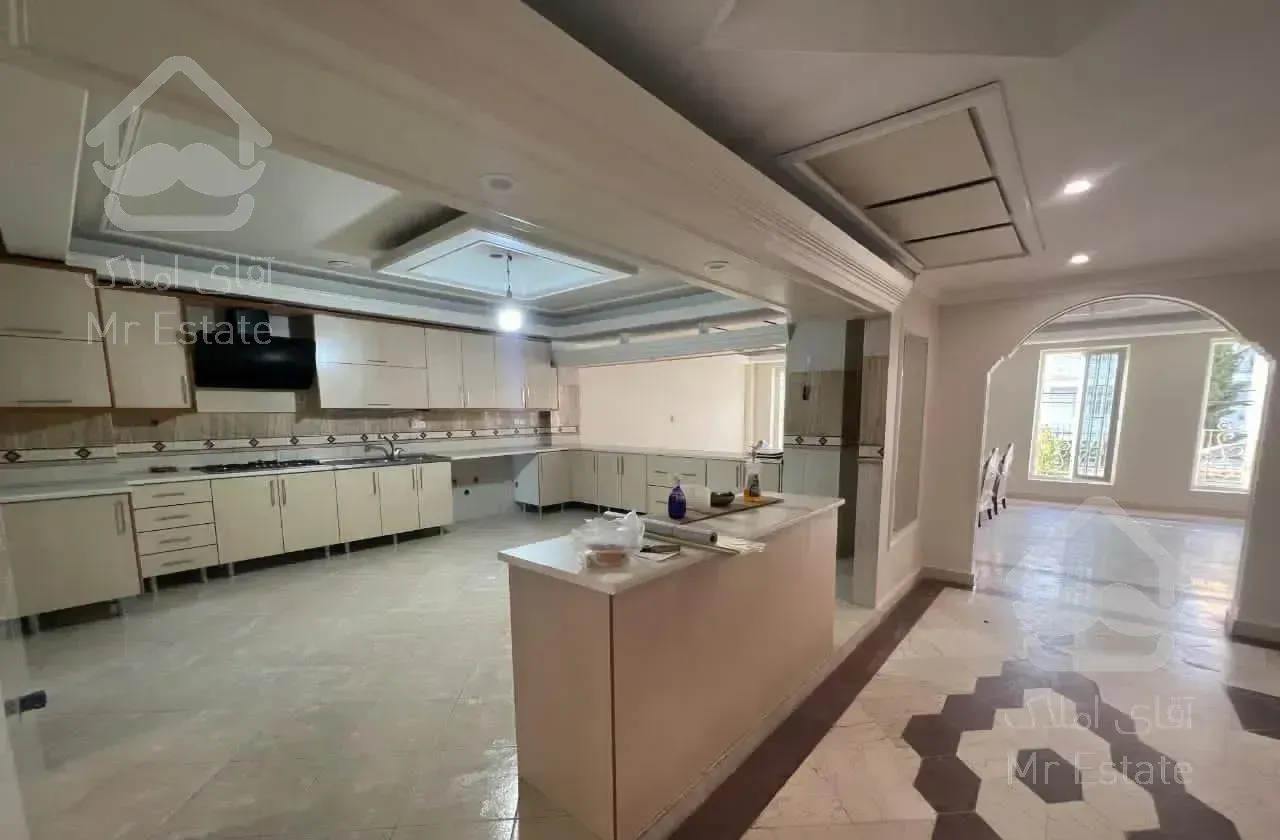 خانه ۶۰۰متر بنا