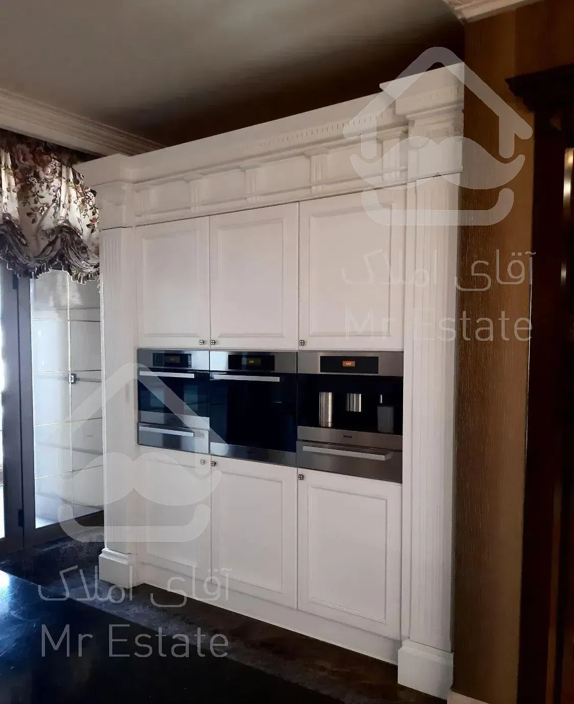 300متر اپارتمان کلاسیک/کامرانیه/فول