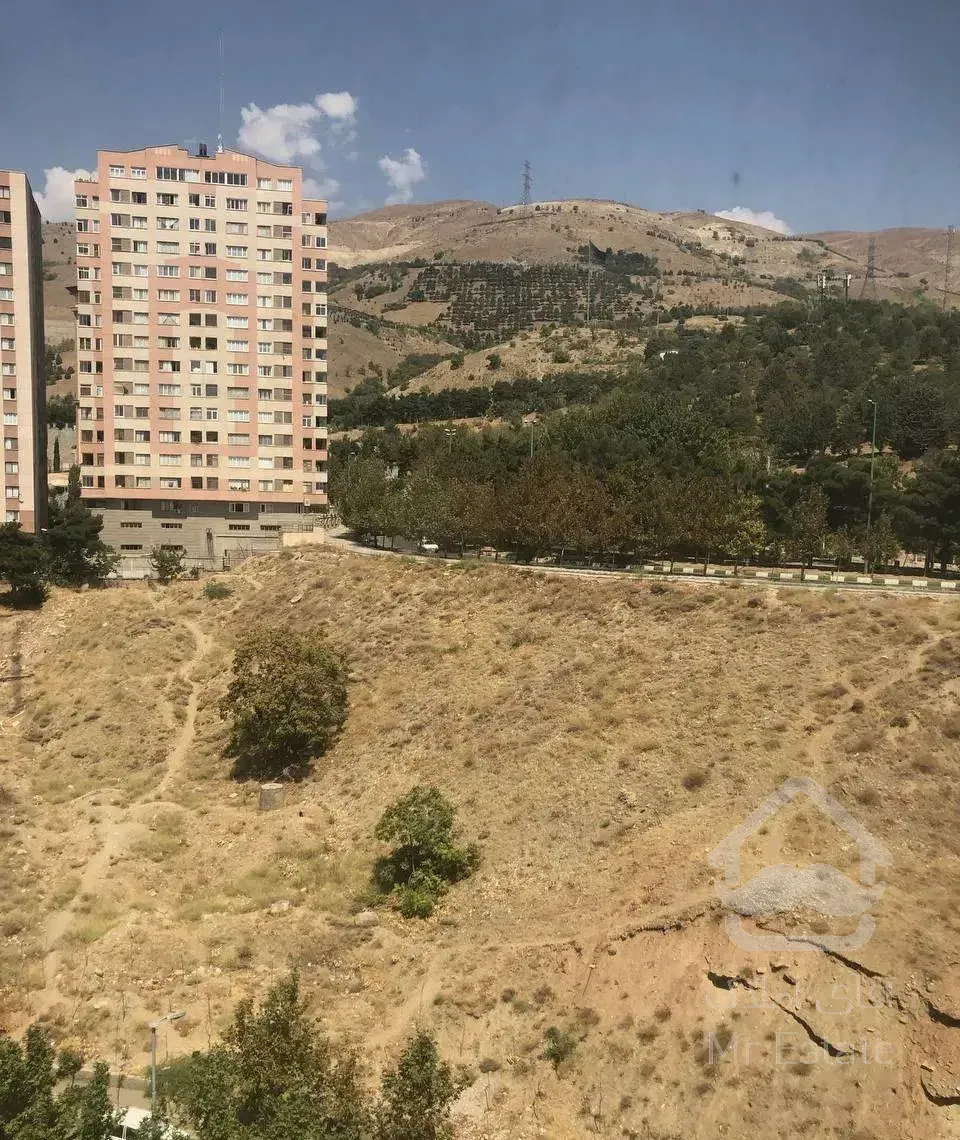 ویلایی ۲۴۰ متری ۳ خوابه تراس پایین (شهرک محلاتی)