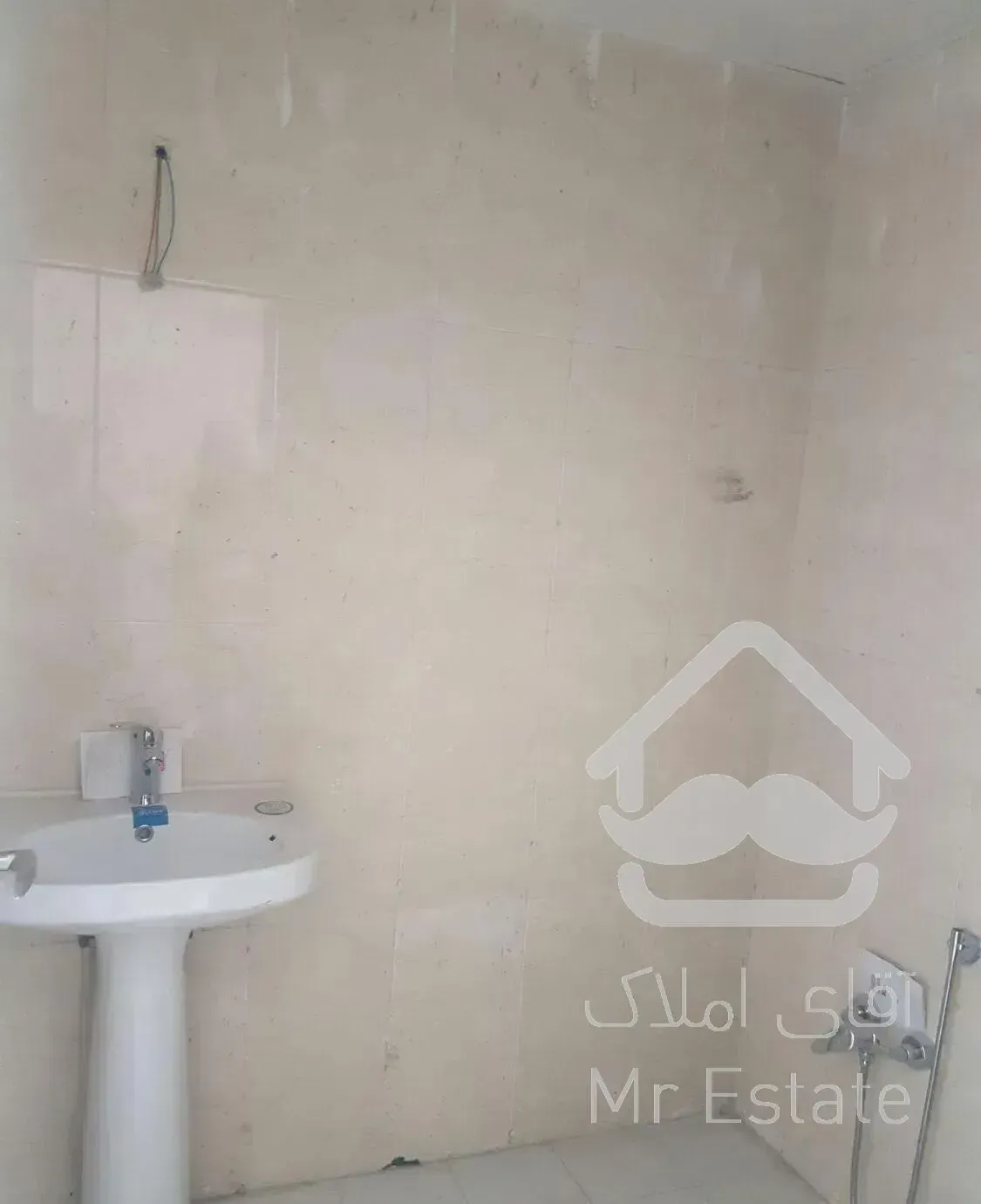 چیتگر.۹۶ متر کلید نخورده با ویو شهر و کوهستان