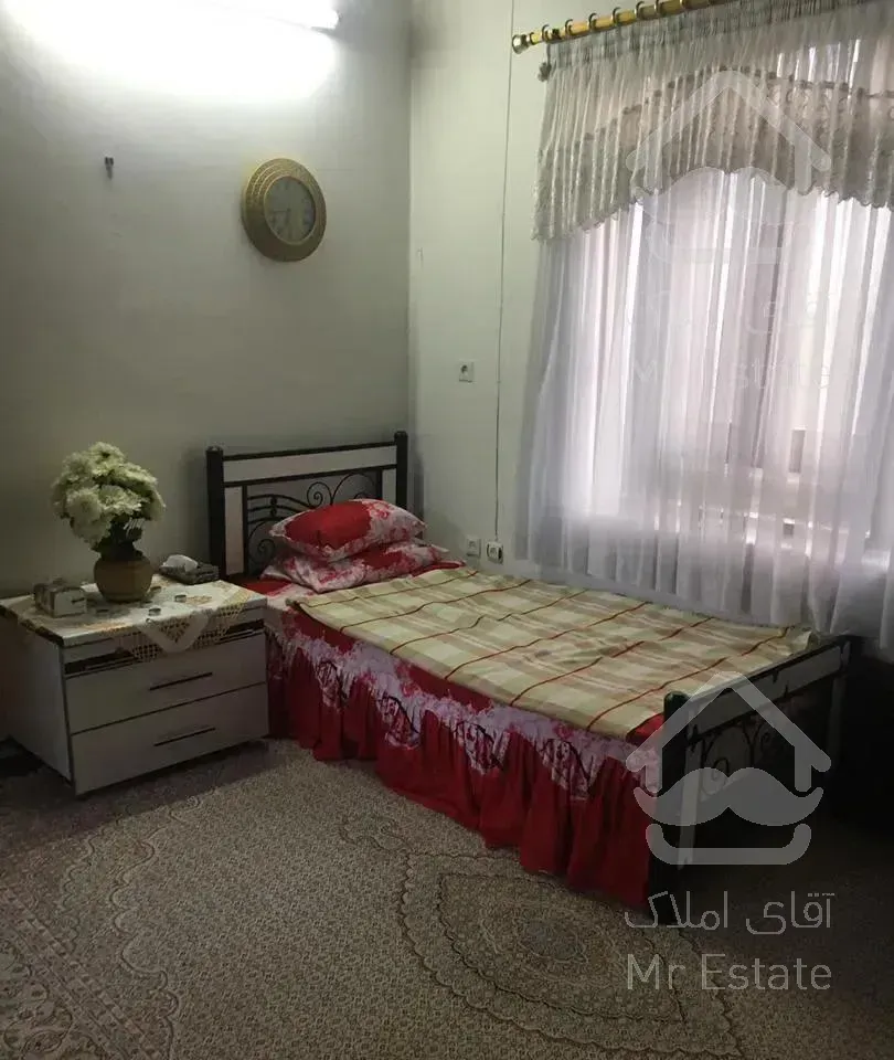 خانه خاطره های نوستالژی با محوطه بزرگ