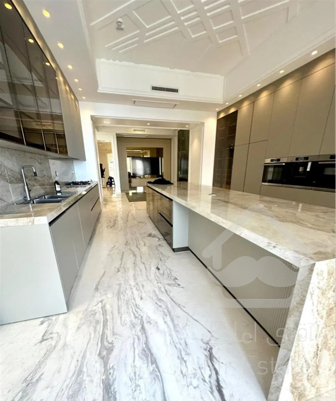 برج باغ نوساز+ ویوو شهر و کوهستان