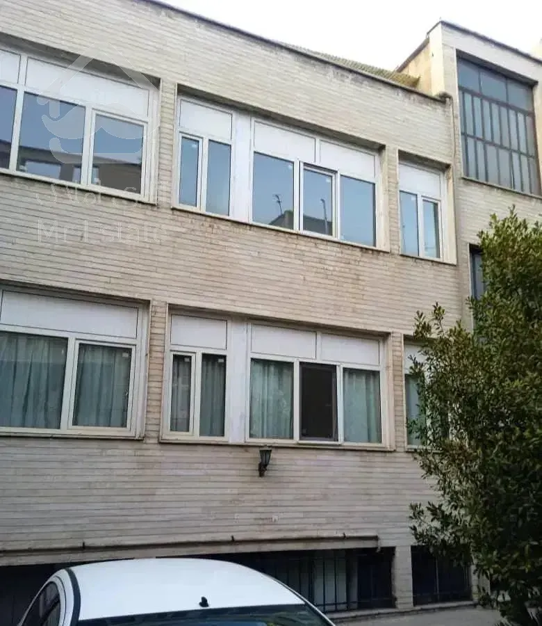 135 متر دو خوابه روبروی سفارت انگلیس خوش نقشه